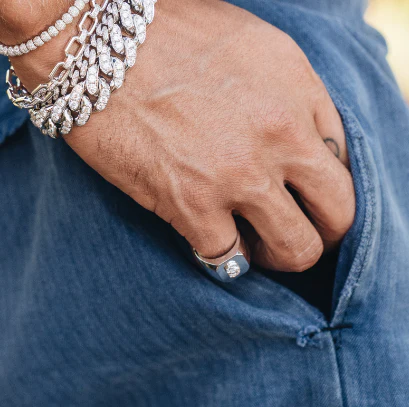 MEN'S INITIAL GOLD CHAMPION SIGNET PINKY RING - Image 3