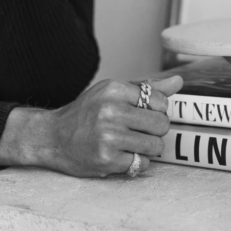 MEN'S PARTIAL PAVE BLACK DIAMOND FLAT LINK RING - Image 6